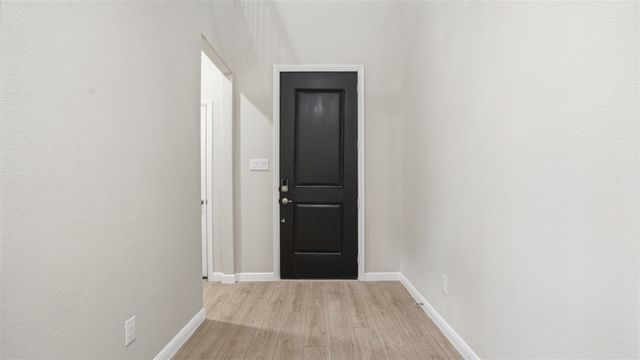 4915 SIMMENTAL Drive, Arlington, TX 76001