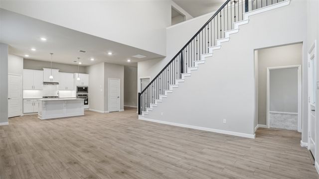 4915 SIMMENTAL Drive, Arlington, TX 76001