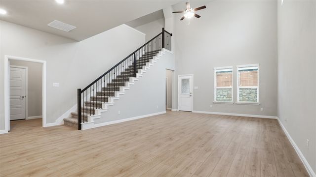 4915 SIMMENTAL Drive, Arlington, TX 76001