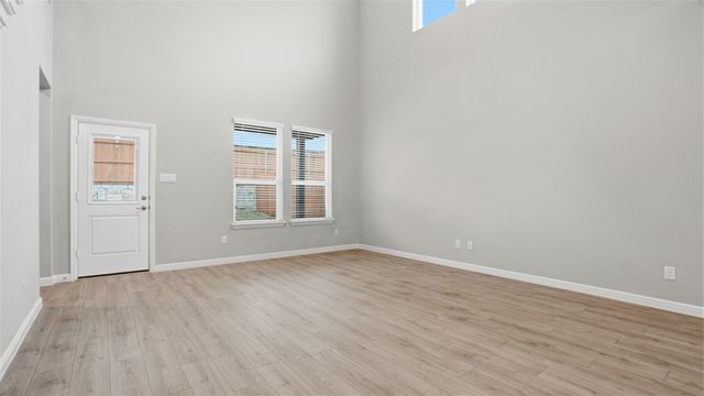4915 SIMMENTAL Drive, Arlington, TX 76001