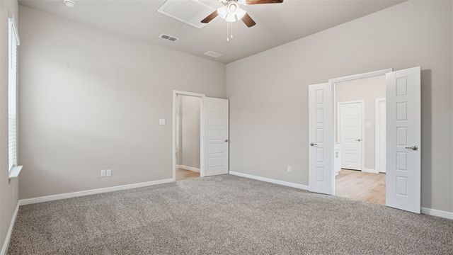 4915 SIMMENTAL Drive, Arlington, TX 76001