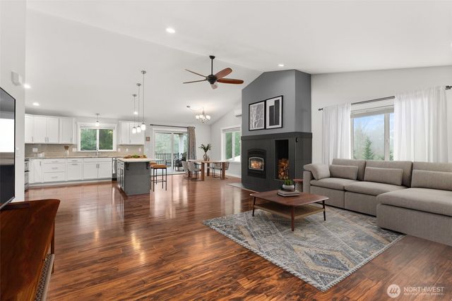 3115 & 3119 Zenkner Valley Road SW, Centralia, WA 98531