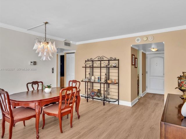 3675 N Country Club Dr 409, Aventura, FL 33180