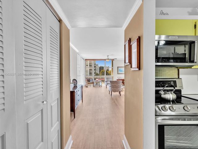 3675 N Country Club Dr 409, Aventura, FL 33180