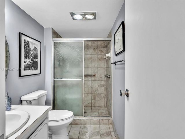 3675 N Country Club Dr 409, Aventura, FL 33180