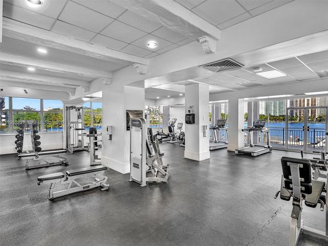 3675 N Country Club Dr 409, Aventura, FL 33180