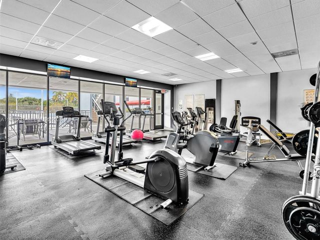 3675 N Country Club Dr 409, Aventura, FL 33180