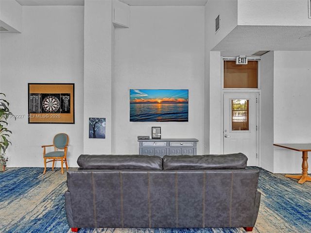 3675 N Country Club Dr 409, Aventura, FL 33180