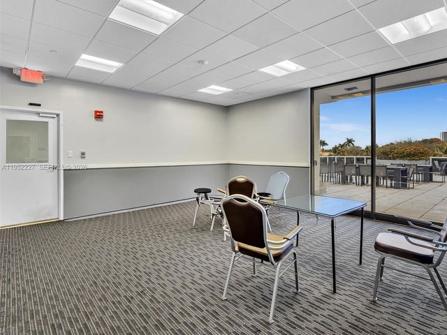 3675 N Country Club Dr 409, Aventura, FL 33180