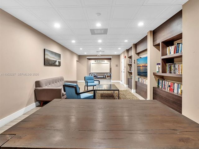 3675 N Country Club Dr 409, Aventura, FL 33180