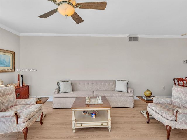 3675 N Country Club Dr 409, Aventura, FL 33180