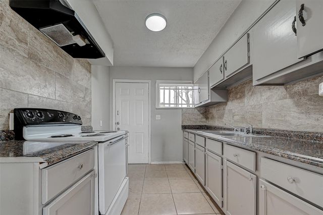 9709 Fairland Drive, Houston, TX 77051