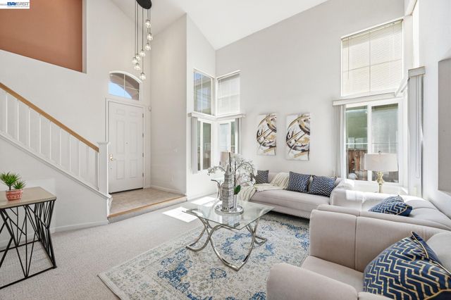 17 Miranda Ct, Alameda, CA 94502
