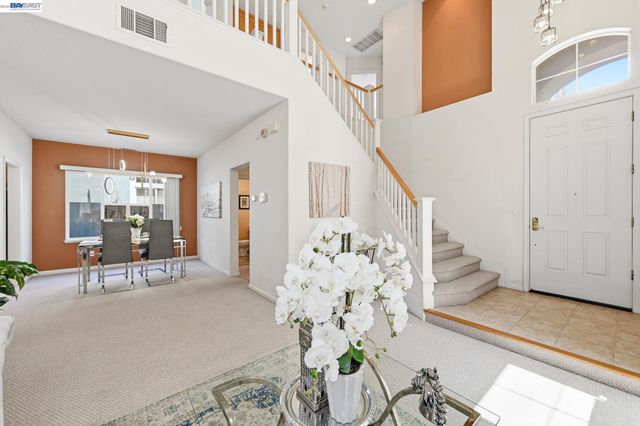 17 Miranda Ct, Alameda, CA 94502