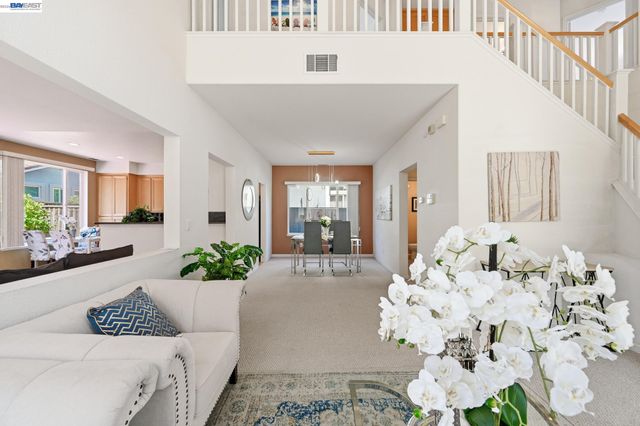 17 Miranda Ct, Alameda, CA 94502