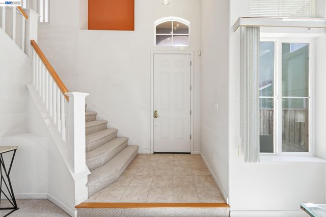 17 Miranda Ct, Alameda, CA 94502