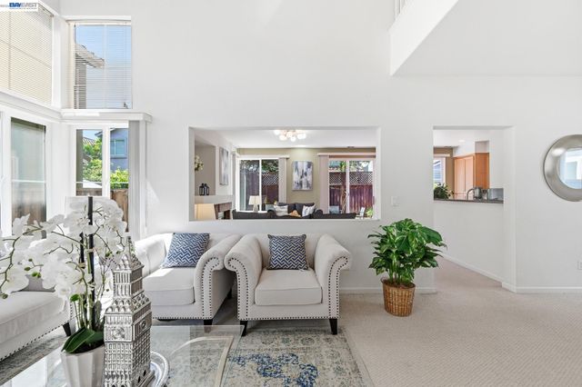 17 Miranda Ct, Alameda, CA 94502