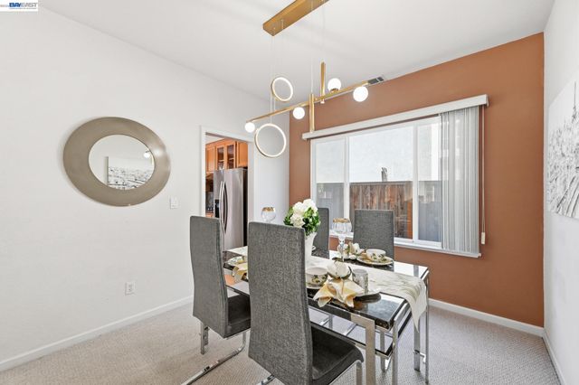17 Miranda Ct, Alameda, CA 94502