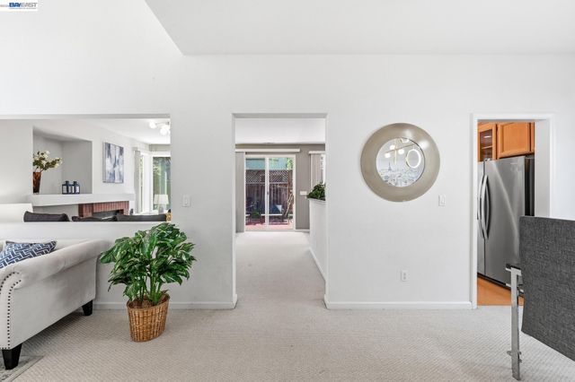 17 Miranda Ct, Alameda, CA 94502