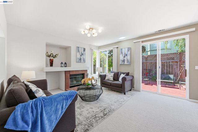 17 Miranda Ct, Alameda, CA 94502