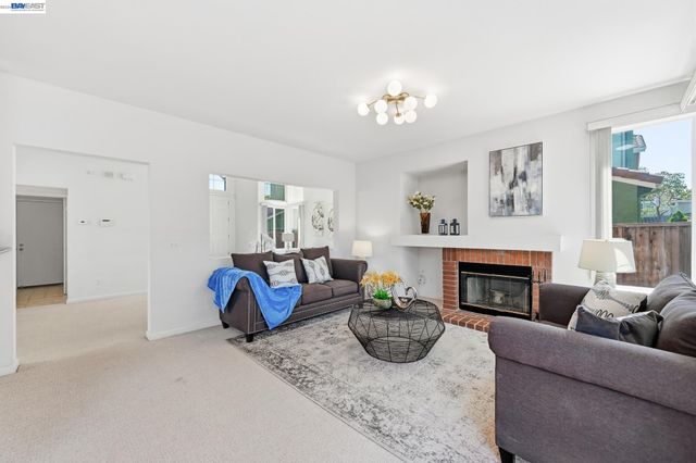 17 Miranda Ct, Alameda, CA 94502