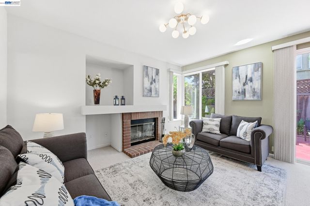 17 Miranda Ct, Alameda, CA 94502