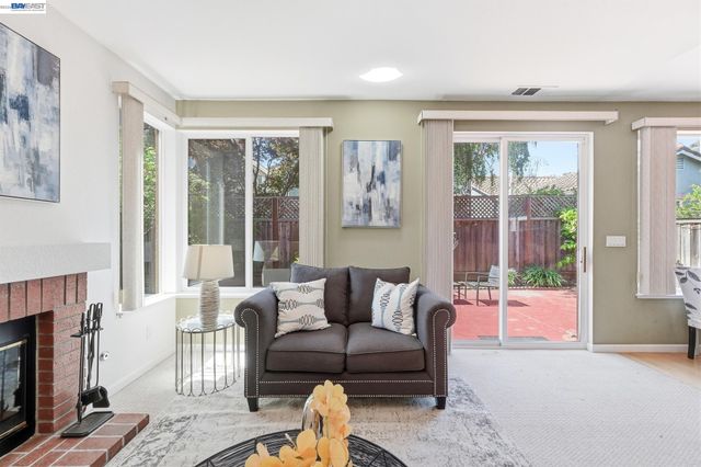 17 Miranda Ct, Alameda, CA 94502