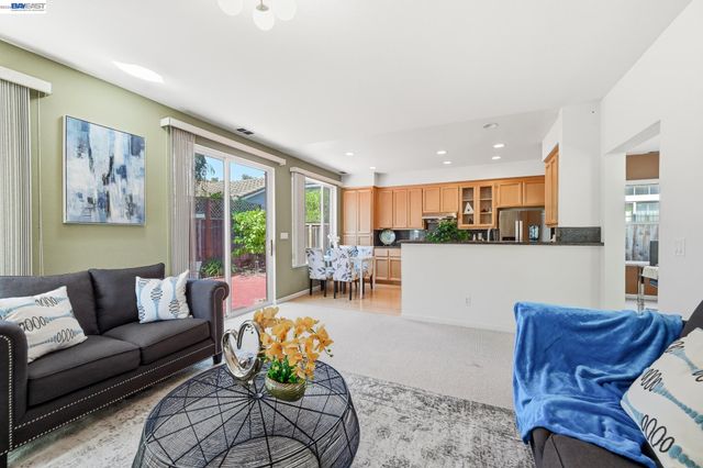 17 Miranda Ct, Alameda, CA 94502