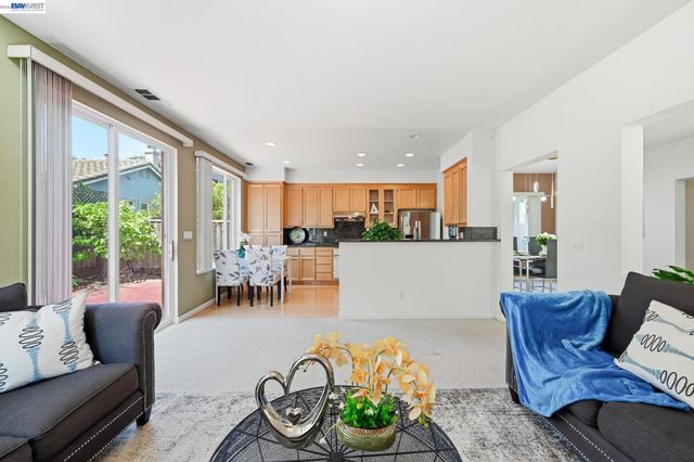 17 Miranda Ct, Alameda, CA 94502