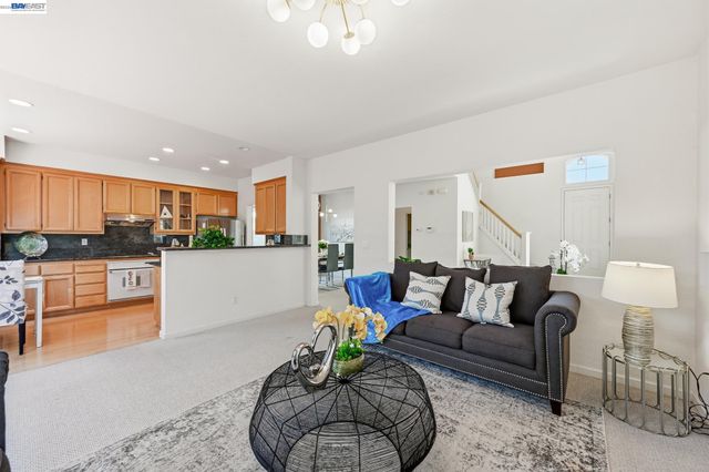 17 Miranda Ct, Alameda, CA 94502