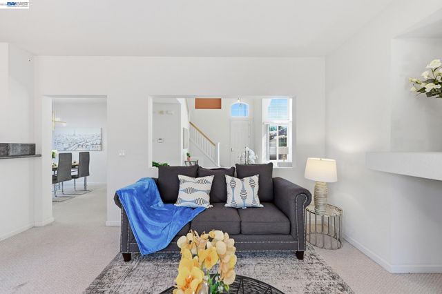 17 Miranda Ct, Alameda, CA 94502