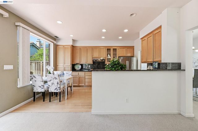 17 Miranda Ct, Alameda, CA 94502
