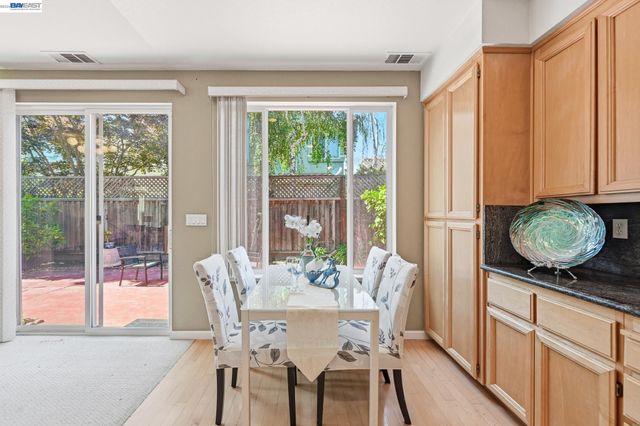 17 Miranda Ct, Alameda, CA 94502