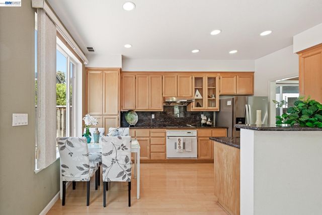 17 Miranda Ct, Alameda, CA 94502