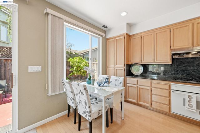 17 Miranda Ct, Alameda, CA 94502