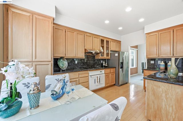 17 Miranda Ct, Alameda, CA 94502