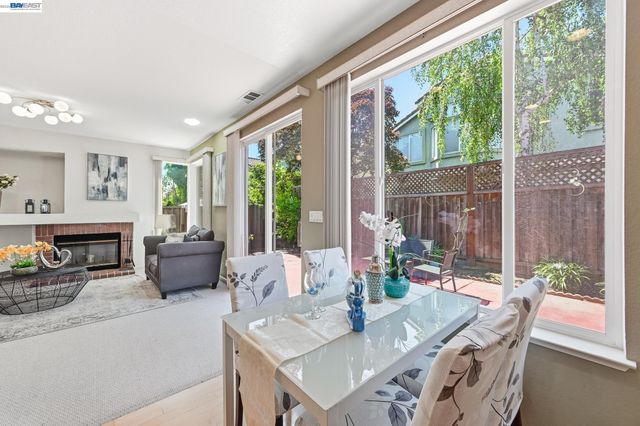 17 Miranda Ct, Alameda, CA 94502