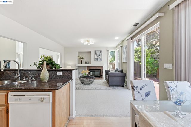 17 Miranda Ct, Alameda, CA 94502
