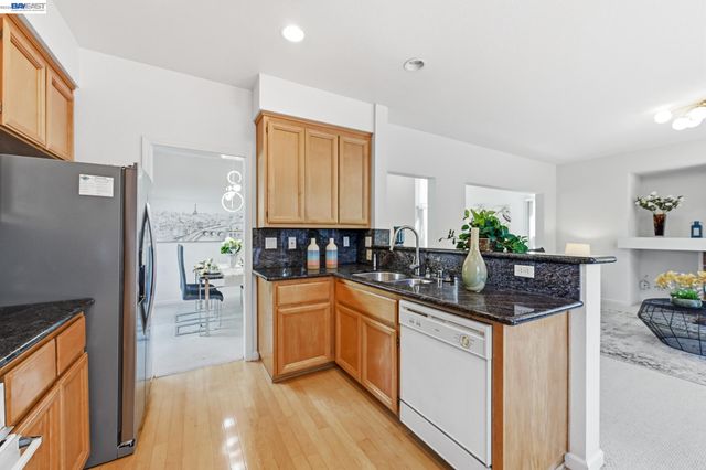 17 Miranda Ct, Alameda, CA 94502