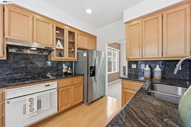 17 Miranda Ct, Alameda, CA 94502