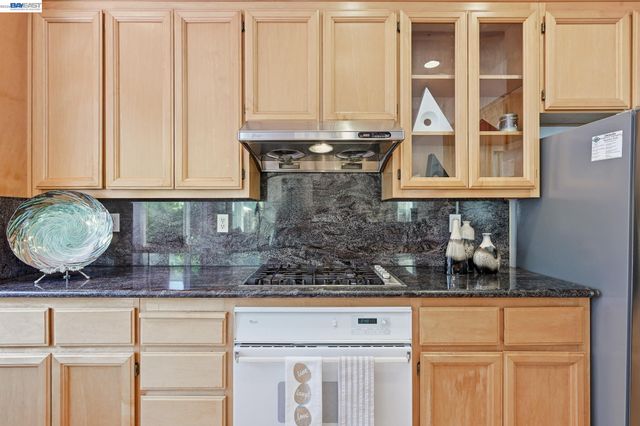 17 Miranda Ct, Alameda, CA 94502