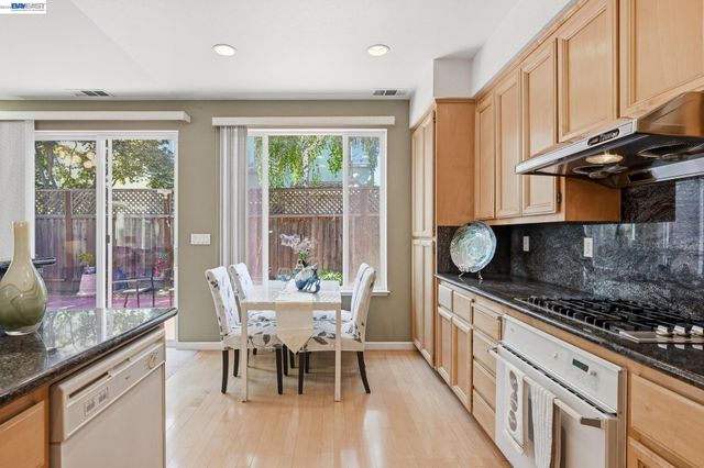 17 Miranda Ct, Alameda, CA 94502