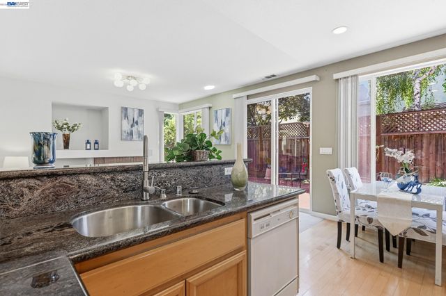 17 Miranda Ct, Alameda, CA 94502