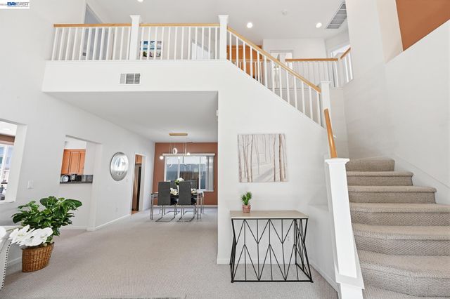 17 Miranda Ct, Alameda, CA 94502