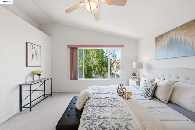 17 Miranda Ct, Alameda, CA 94502