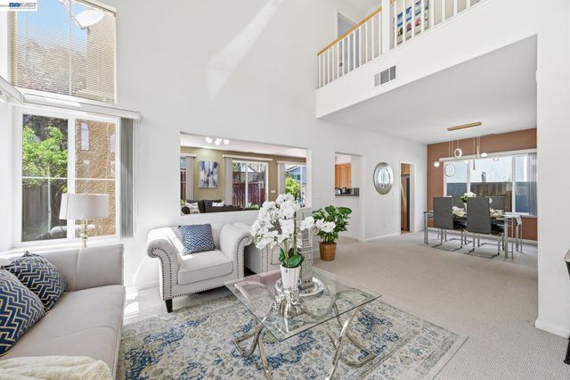 17 Miranda Ct, Alameda, CA 94502