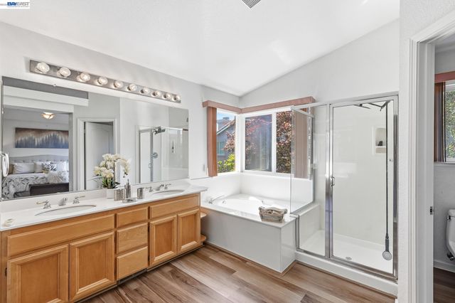 17 Miranda Ct, Alameda, CA 94502