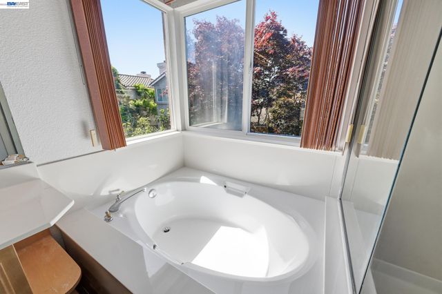 17 Miranda Ct, Alameda, CA 94502
