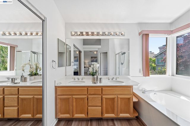 17 Miranda Ct, Alameda, CA 94502