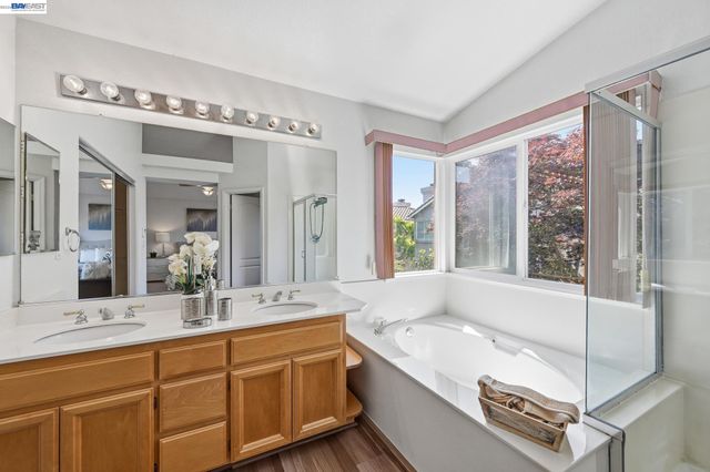 17 Miranda Ct, Alameda, CA 94502